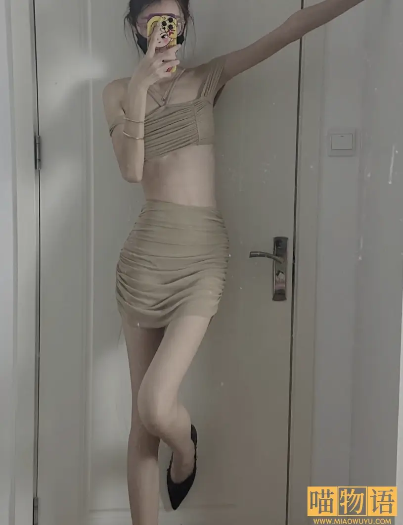 不爱穿shoes微密圈写真 (2)