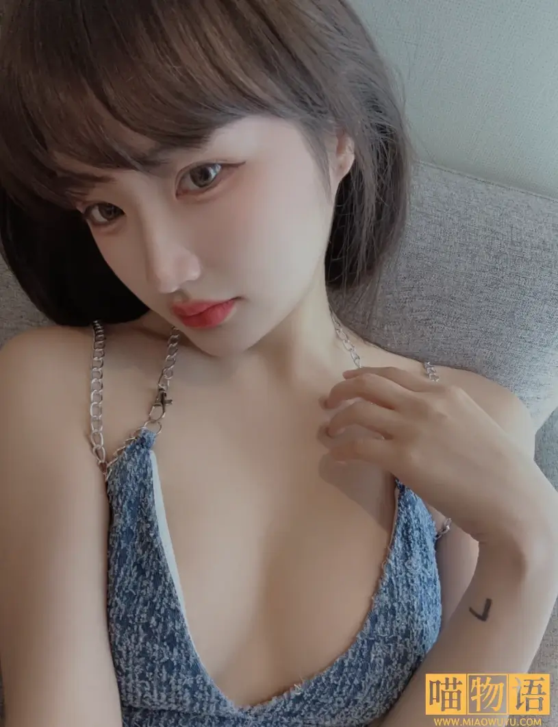 张洛洛微密圈写真 (1)